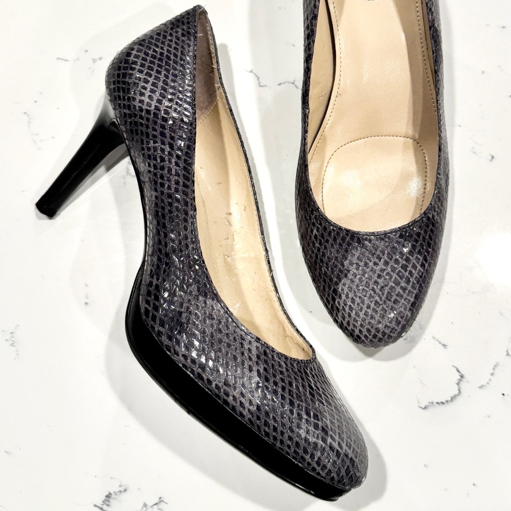Calvin Klein Women's Vintage Grey Snakeskin High Heel Platform Pumps Size 8 NWOT
